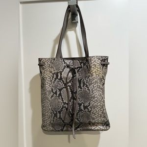GAP ~ Beautiful Leather Snakeskin Purse